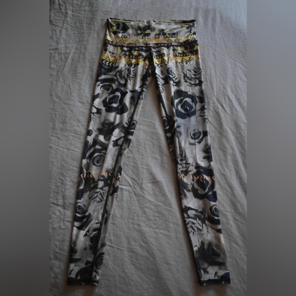 Teeki Tribal Patterned Yoga Leggings - Picture 2 of 4